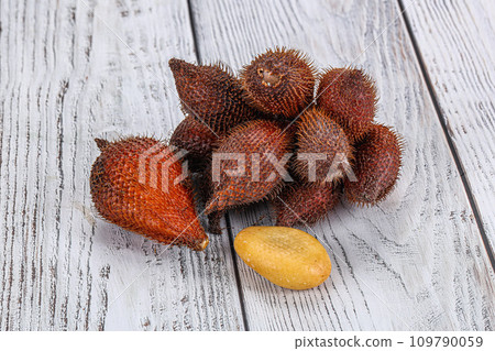 Sweet tropical exotic fruit - sala 109790059