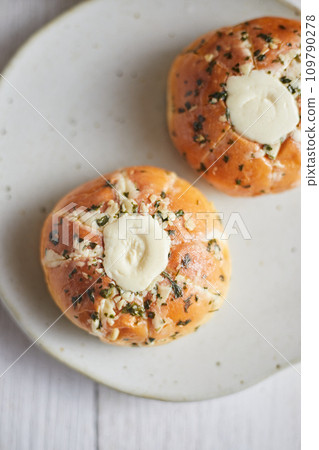 Cream Cheese Garlic Bread Cream Cheese Garlic Bread 109790278