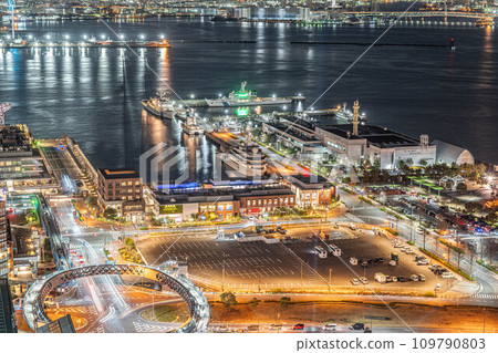 港未來海洋和步行街的美麗夜景 港未來海洋和步行街的美麗夜景 109790803