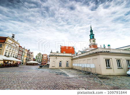 The central square of Poznan 109791844
