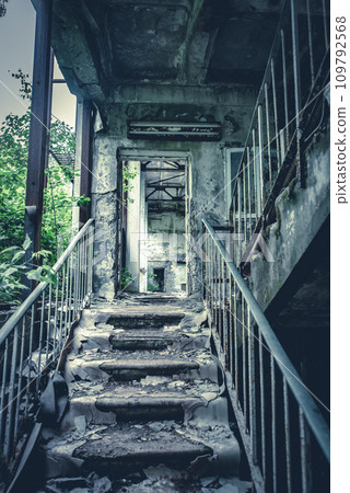 Abandoned radioactive school in Pripyat 109792568