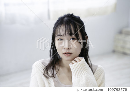 Feminine young woman Feminine young woman 109792776