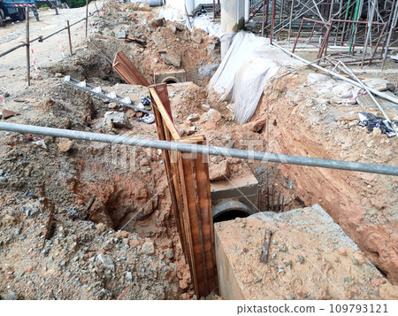 Melaka, Malaysia -February 2, 2022: Utility manhole under construction at a construction site. Built on site according to the engineer's design. Using plywood and timber as a construction mold Melaka, Malaysia -February 2, 2022: Utility manhole under construction at a construction site. Built on site according to the engineer's design. Using plywood and timber as a construction mold 109793121