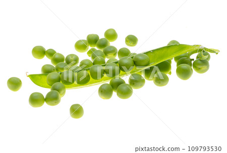 green peas isolated 109793530