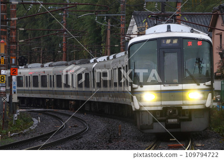 [JR-E] Sagano Line 221 series train (8 cars at each stop: Kyoto ⇔ Sonobe) 109794722