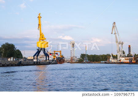 Harbour cranes at the sea port 109796775