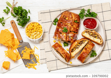 Breakfast Braid with ground beef, eggs, top view Breakfast Braid with ground beef, eggs, top view 109798002