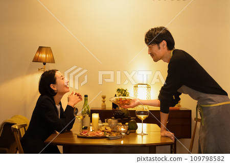 先生為妻子準備家常飯菜 109798582