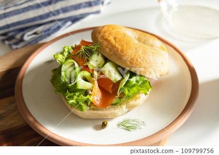 美味的百吉餅三明治 109799756