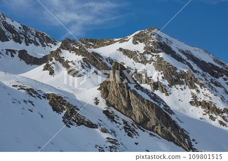 High mountains in clouds 109801515