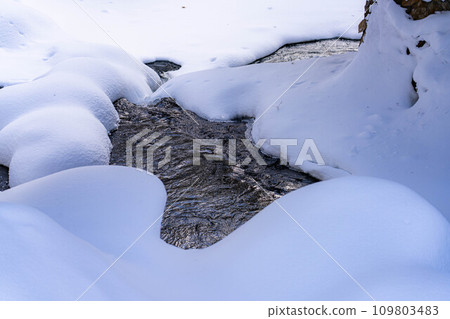 [Winter material] Freezing Zengorono Falls [Nagano Prefecture] 109803483