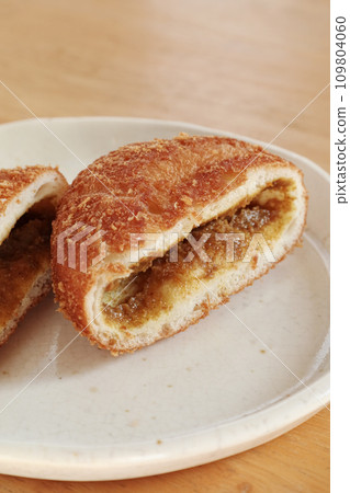 Curry bread cut in half Curry bread cut in half 109804060