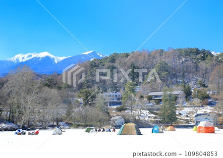 Lake Matsubara in winter 109804853