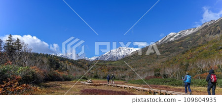 Autumn panoramic view of Mt. Hakumadake against the blue sky Autumn panoramic view of Mt. Hakumadake against the blue sky 109804935