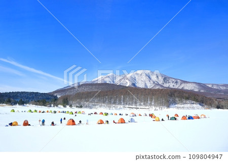 Lake Reikenji in winter Lake Reikenji in winter 109804947