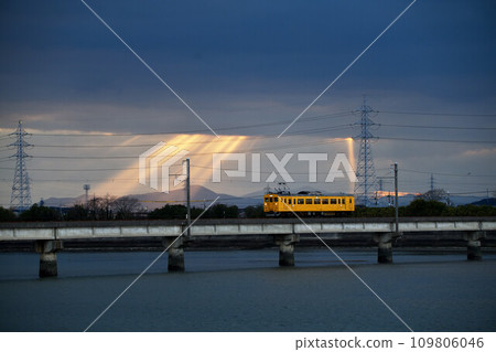 Railway scenery with rays of light 109806046