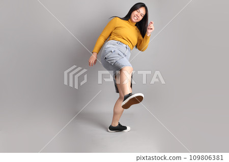 Southeast Asian Woman 109806381