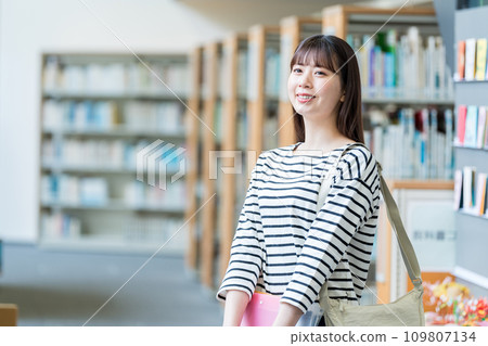 Library Woman Photography cooperation: Ariake College of Education and Arts Library Woman Photography cooperation: Ariake College of Education and Arts 109807134