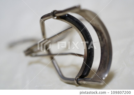 Dirty eyelash curler, eyelash curler with mascara stains etc. 109807200