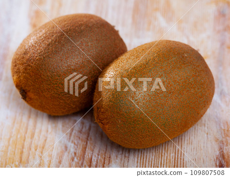 Two fresh kiwifruits 109807508