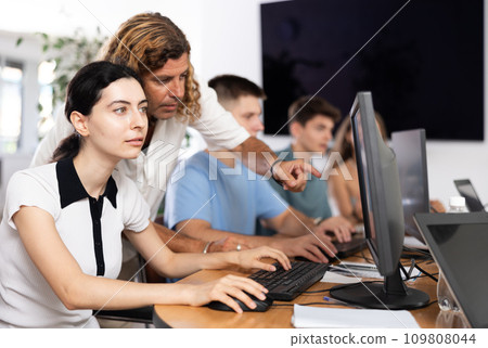 Student and teacher collaborate 109808044