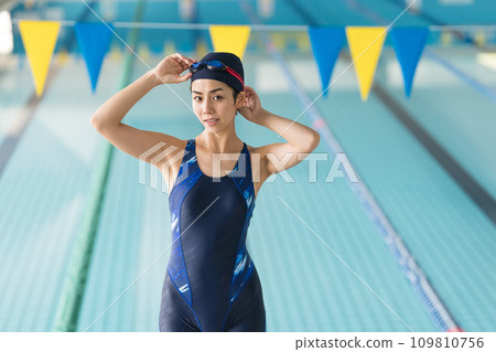 adult women's swimming school 109810756