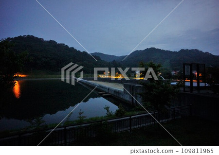 Embankment of Asamushi Dam at night Embankment of Asamushi Dam at night 109811965