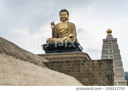 View of the Giant Buddha Statue at the Fo Guang Shan Buddha Museum in Kaohsiung, Taiwan. 109812793