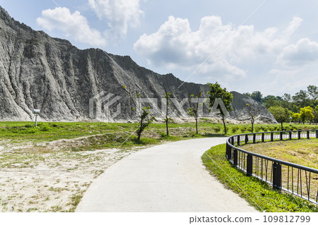 Badlands Geological landscape of Tianliao Moon World Scenic Area in Kaohsiung, Taiwan. it's famous for its similarity to the landscape of the Moon's surface. 109812799