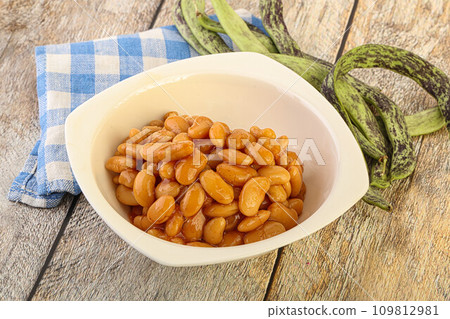 White bean in tomato sauce White bean in tomato sauce 109812981