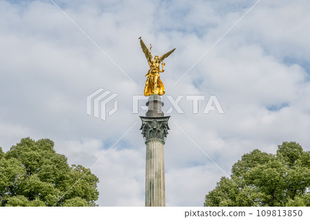golden peace angel Friedensengel in Muenchen City Statue Munich fountain golden peace angel Friedensengel in Muenchen City Statue Munich fountain 109813850