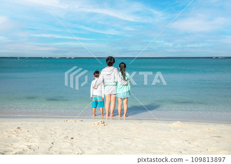 Tropical beach and children 109813897