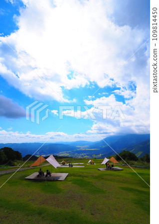 plateau and white clouds 109814450