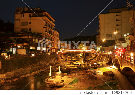 Nagato Yumoto Onsen town lit up at night 109814766