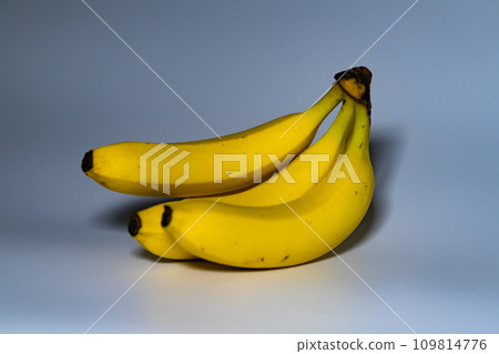 Simple banana 109814776