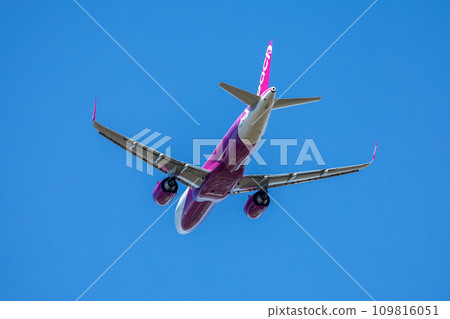 Passenger plane, Peach Airlines, A320 that took off from Narita Airport Passenger plane, Peach Airlines, A320 that took off from Narita Airport 109816051