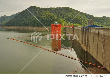 岩內水壩和岩內湖的堤防體 109816758