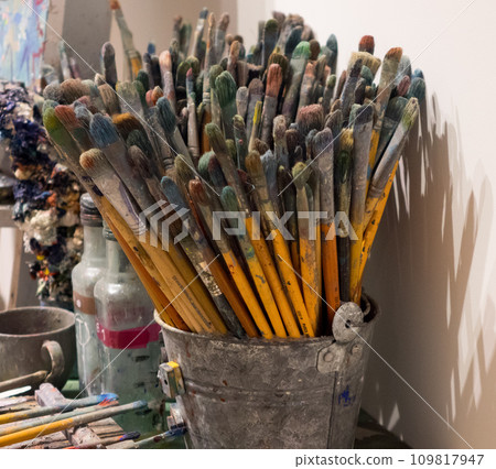 用過的畫筆 用過的畫筆 109817947