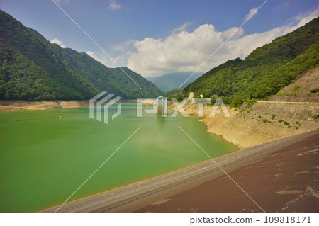深山水壩和深山湖的堤防 深山水壩和深山湖的堤防 109818171