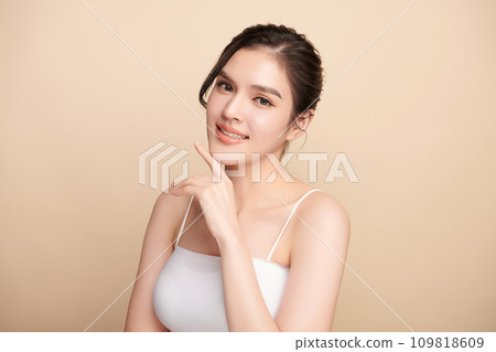 Beautiful young asian woman with clean fresh skin on beige background, Face care, Facial treatment, Cosmetology, beauty and spa, Asian women portrait. 109818609