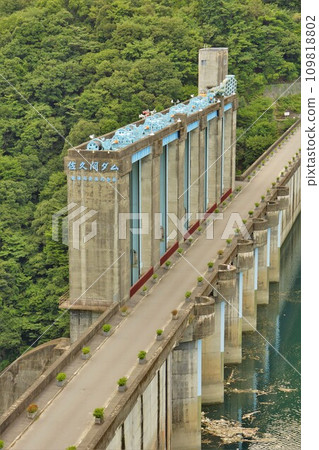 佐久間水壩的堤防及壩頂 佐久間水壩的堤防及壩頂 109818802