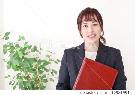 A woman with a file 109819913