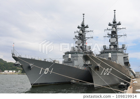 Maritime Self-Defense Force destroyer Murasame & Harusame 109819914