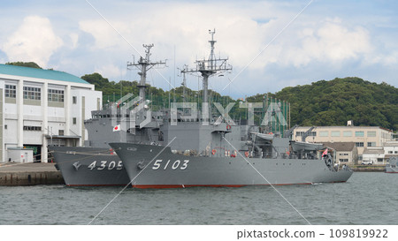 Maritime Self-Defense Force oceanographic observation ship Suma & multi-purpose support ship Enshu 109819922