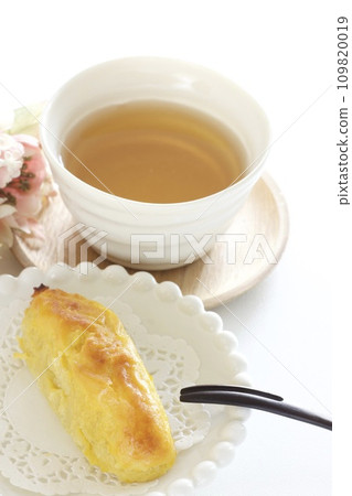 Tea time with sweet potatoes 109820019