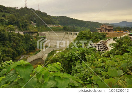 Tatsumi Dam embankment under construction Tatsumi Dam embankment under construction 109820042