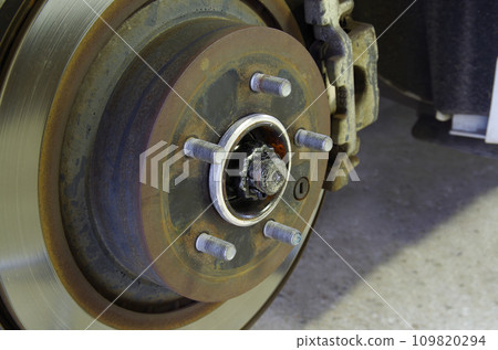 Hub rings are installed to improve the mounting accuracy of automobile wheels. Hub rings are installed to improve the mounting accuracy of automobile wheels. 109820294