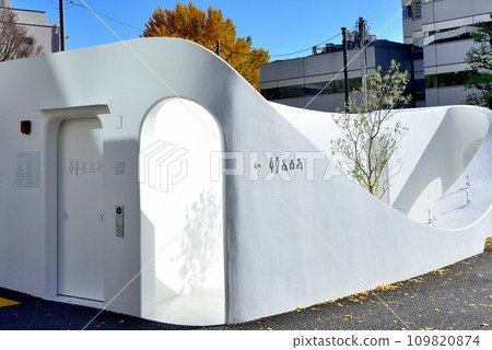 Shibuya Ward Nishi-sando public toilet scenery Shibuya Ward Nishi-sando public toilet scenery 109820874