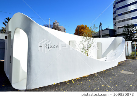 Shibuya Ward Nishi-sando public toilet scenery Shibuya Ward Nishi-sando public toilet scenery 109820878