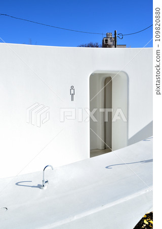 Shibuya Ward Nishi-sando public toilet scenery Shibuya Ward Nishi-sando public toilet scenery 109820880